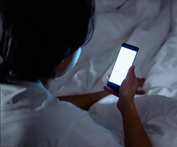 Não bộ trẻ &#34;nghiện&#34; điện thoại và trẻ không chơi điện thoại âm thầm thay đổi, khác biệt lớn sau 10 năm - 1