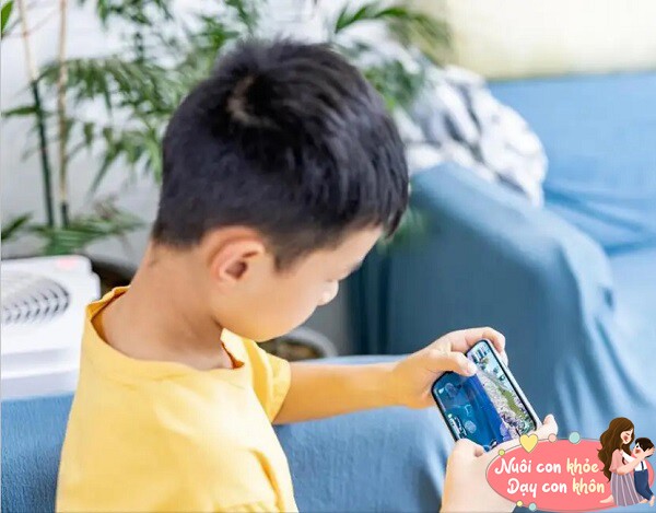 Não bộ trẻ &#34;nghiện&#34; điện thoại và trẻ không chơi điện thoại âm thầm thay đổi, khác biệt lớn sau 10 năm - 3