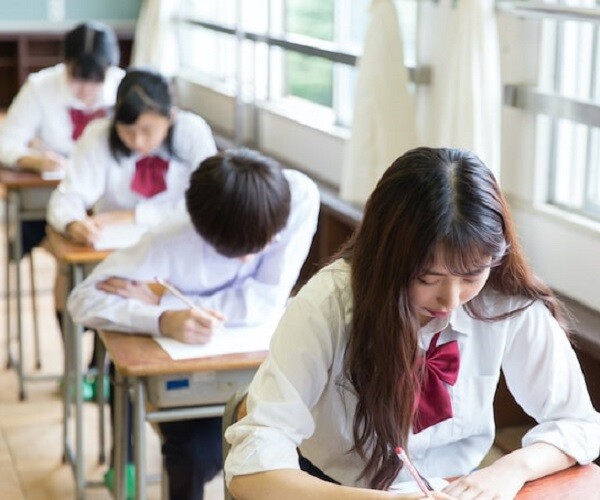 Đừng nói &#34;Điểm kém thì đừng về nhà nữa&#39;&#39; hãy thay bằng câu này để sửa chữa nỗi buồn khi con điểm thấp - 1