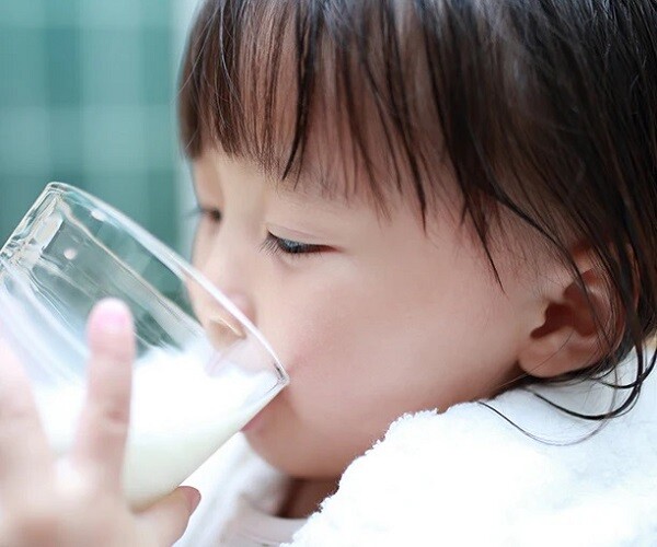 Lactoferrin, IgG: Bộ đôi tăng đề kháng mẹ nên ưu tiên khi chọn sữa mỗi ngày cho con - 1