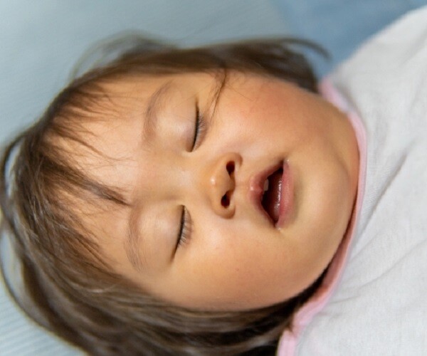 Thói quen xấu khi ngủ của trẻ bị phớt lờ, sẽ âm thầm &#34;làm hỏng&#34; ngoại hình và giảm chỉ số IQ - 1