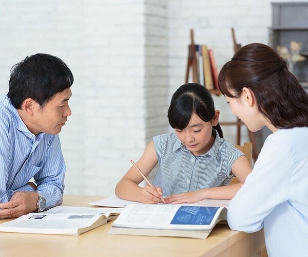 Thành công lớn nhất của bố mẹ là ít chú ý đến con trong 3 điều - 1