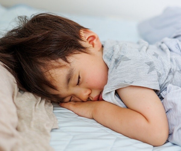 Trẻ ngủ ngon vào 2 “giờ vàng” này chiều cao sẽ tăng nhanh, chỉ số IQ cao hơn người - 1