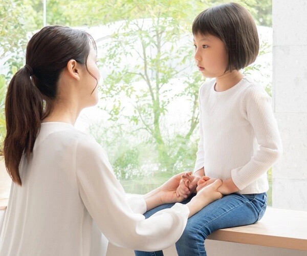 &#34;Mẹ ơi, bạn cùng lớp không chơi với con&#34; mẹ trả lời đúng sẽ thay đổi số phận con - 1