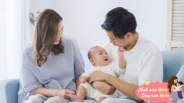 Vì sao trẻ sơ sinh đột nhiên khóc khi nhìn thấy người lạ? Không hề mê tín mà từ 3 lý do khó nói - 8