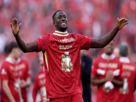 Tin mới nhất bóng đá chiều 1/4: Konate “chờ đợi” Real Madrid, Liverpool lo mất trắng trụ cột