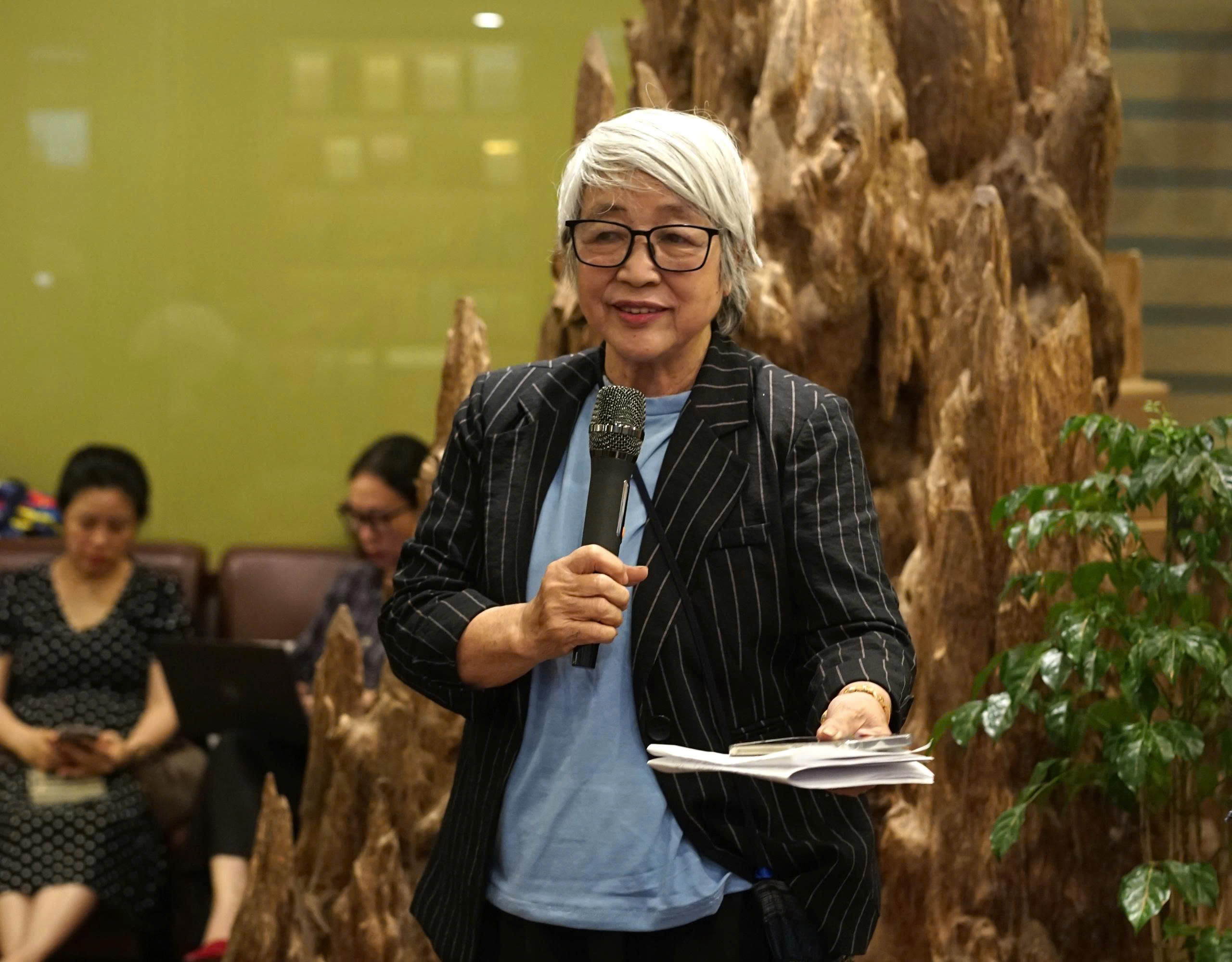 Từ “Bản thảo để lại trong sảnh lễ tân” đến những nỗi day dứt không nguôi - 3