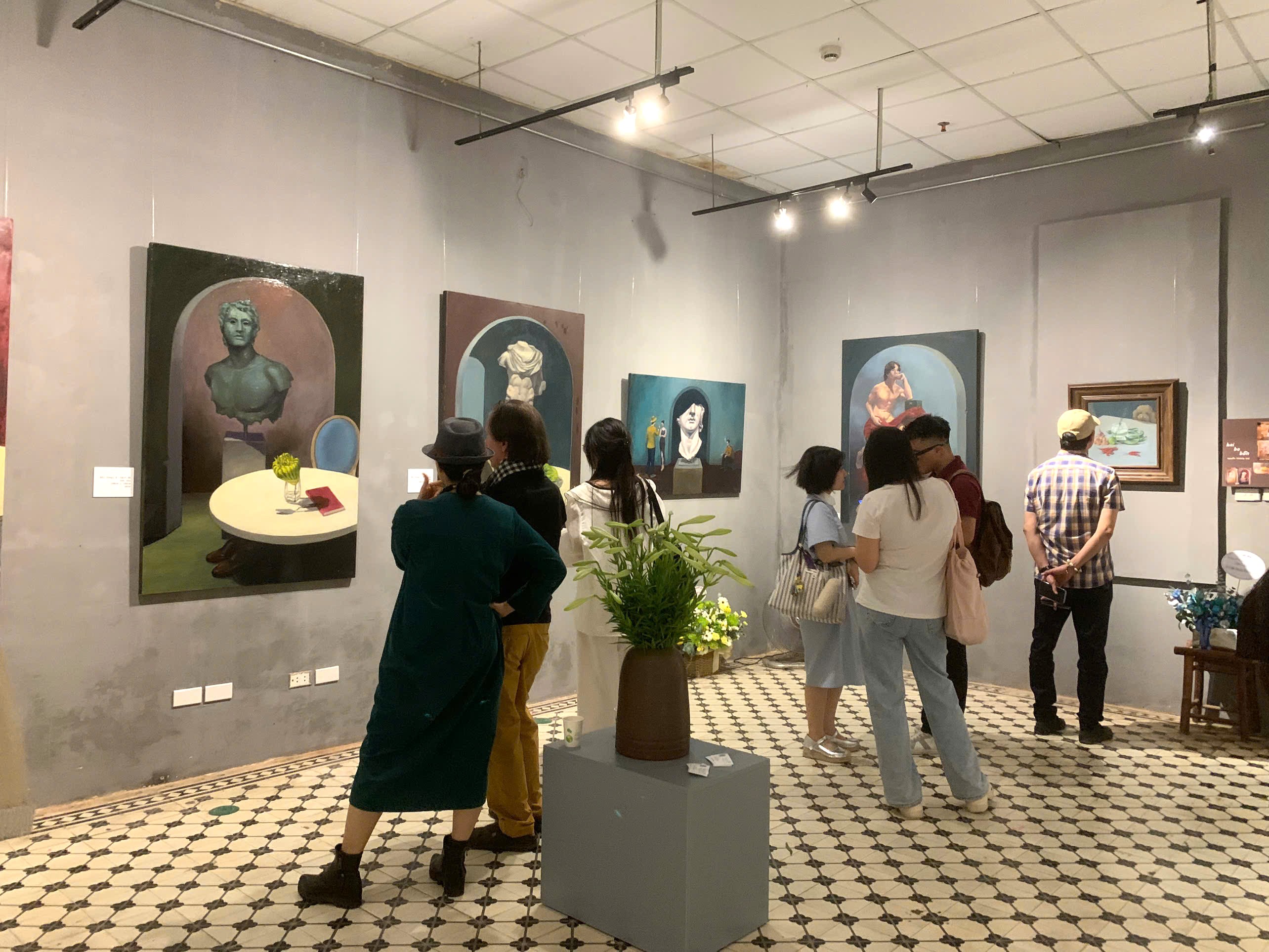 Triển lãm “Hai Ba Bốn…”: Hành trình tìm tòi và tự đối thoại sau mỗi lớp màu - 1