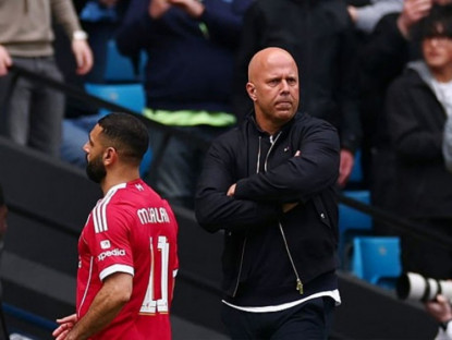 Thể thao - Fan Man City chế giễu Slot, CĐV Liverpool "cầu cứu" Alonso