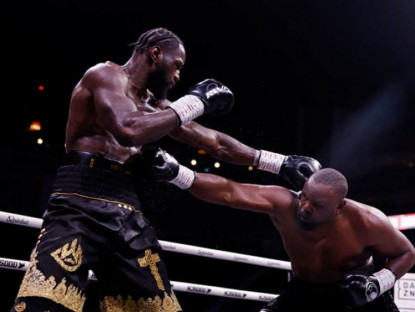 Thể thao - Hỗn chiến trên khán đài “cướp spotlight” trận thắng của Wilder trước Chisora