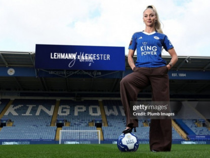 Thể thao - Nữ cầu thủ đẹp nhất thế giới "nửa kín nửa hở" táo bạo, fan đứng ngồi không yên