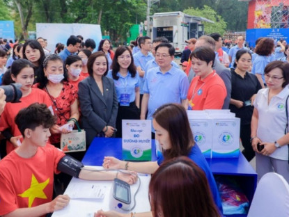 Thông tin doanh nghiệp - Lần đầu tiên Việt Nam phát động “Ngày Sức khỏe toàn dân”: Long Châu đồng hành Bộ Y tế lan tỏa tinh thần chủ động phòng bệnh