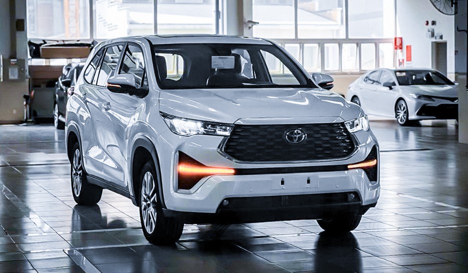 Nhà đông người có nên chọn mẫu xe Toyota Innova Cross HEV - 1