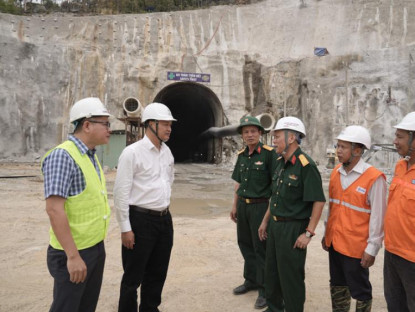 Bạn đọc - Dưới vầng sáng trời Nam