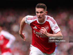 Gyokeres vô duyên nhưng đổ lỗi mặt cỏ, fan Arsenal chê 