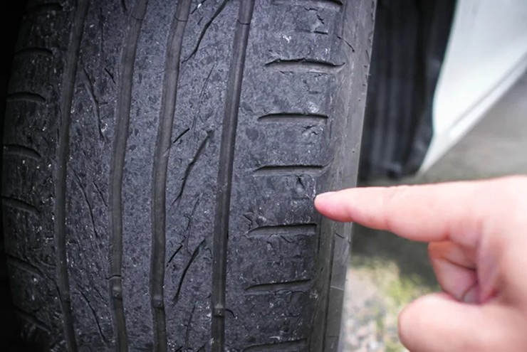 Vì sao lốp xe điện mòn nhanh hơn xe xăng? - 2