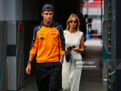 Thể thao - Nhà vô địch đua xe tình tứ bên bạn gái xinh như mộng, đập tan tin đồn chia tay