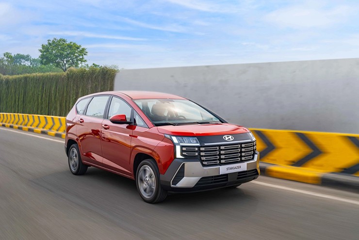 Stargazer “kèo dưới” nhưng nhiều công nghệ, Xpander có còn dễ thắng? - 7