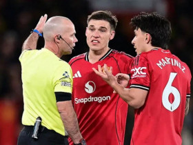Martinez ăn thẻ đỏ khiến MU khủng hoảng hàng thủ, run rẩy đấu Chelsea