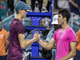 Nóng nhất thể thao sáng 15/4: Murray 