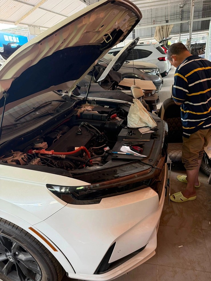 Chiếc Honda CR-V e:HEV RS giá thấp bất thường trên thị trường xe cũ, người mua e dè - 2