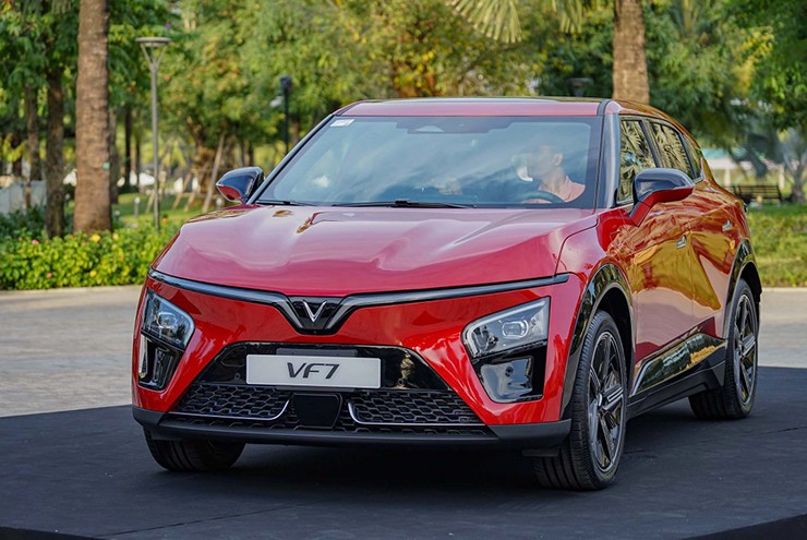 Đây là lý do VinFast VF 7 đang làm mưa làm gió tại Việt Nam - 1