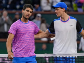 Sinner tăng tốc bỏ xa Alcaraz, Djokovic lập kỷ lục 