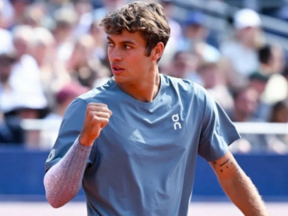 Thể thao - "Võ sĩ giác đấu" tennis mất cúp vào tay đối thủ, "đổ tội" cho bạn gái xinh đẹp