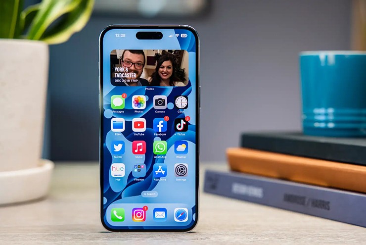 Chiếc iPhone Pro Max bất ngờ trở thành món hời đáng cân nhắc - 1