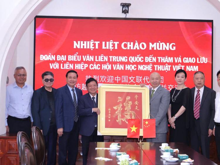 Đẩy mạnh giao lưu, hợp tác trong lĩnh vực văn học nghệ thuật giữa Việt Nam và Trung Quốc
