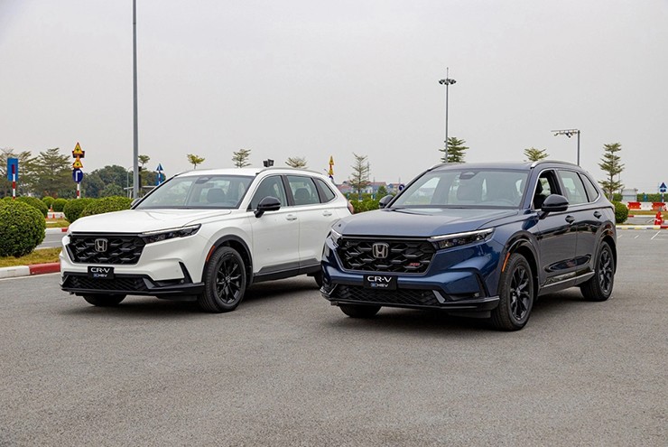 Honda CR-V Hybrid vừa mở bán đã vượt bản xăng: Người Việt đang đổi gu? - 1