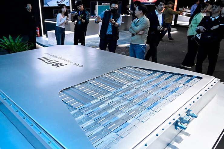 CATL khiến ngành xe điện “dậy sóng” với pin chạy 1.000km, sạc dưới 7 phút - 1