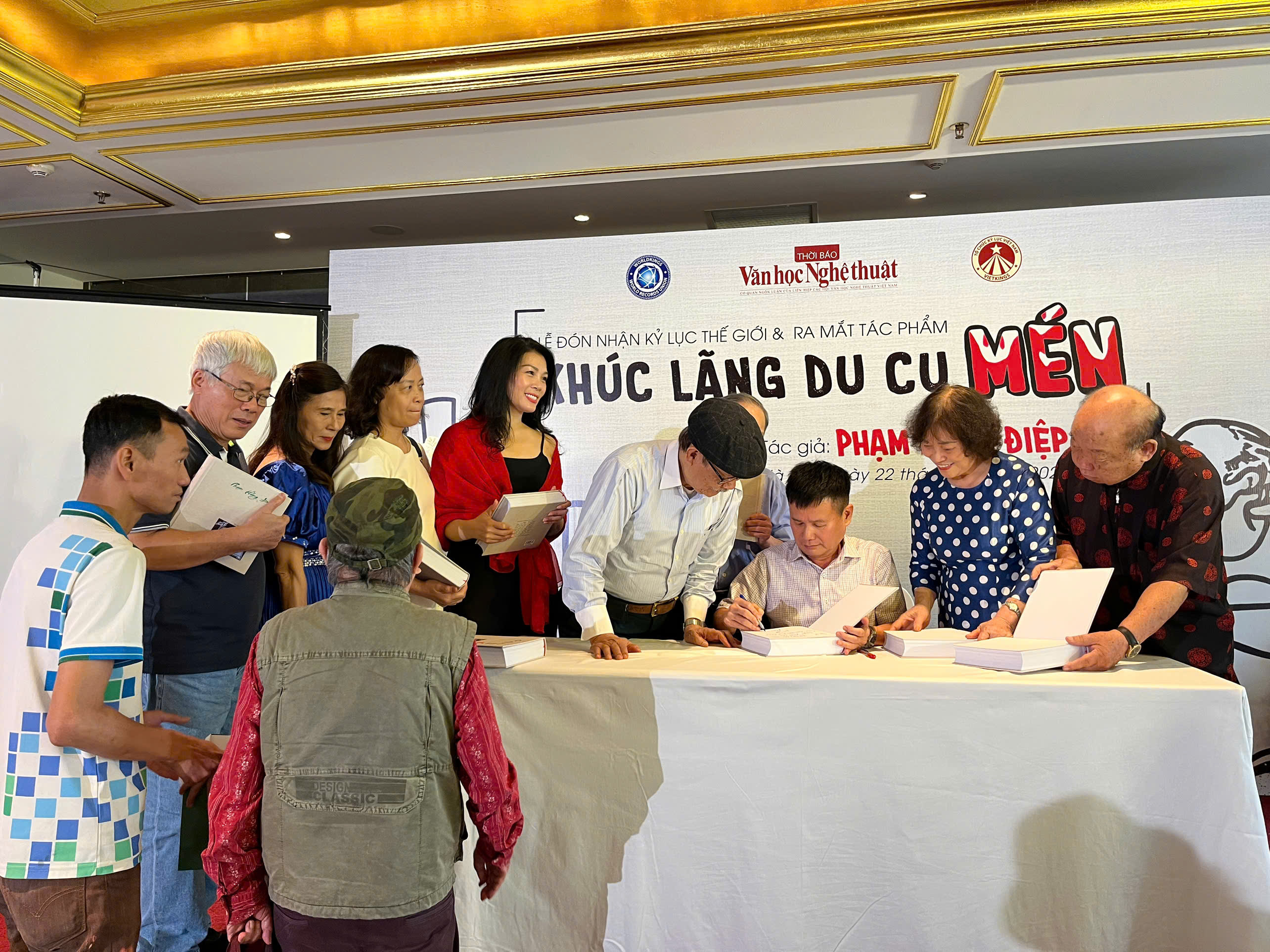 Doanh nhân Phạm Hồng Điệp tiếp tục đón nhận kỷ lục Việt Nam và thế giới về sáng tác văn học nghệ thuật - 1