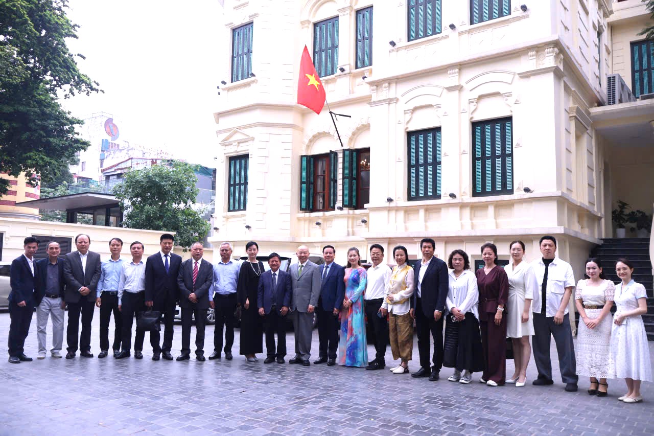 Đẩy mạnh giao lưu, hợp tác trong lĩnh vực văn học nghệ thuật giữa Việt Nam và Trung Quốc - 8