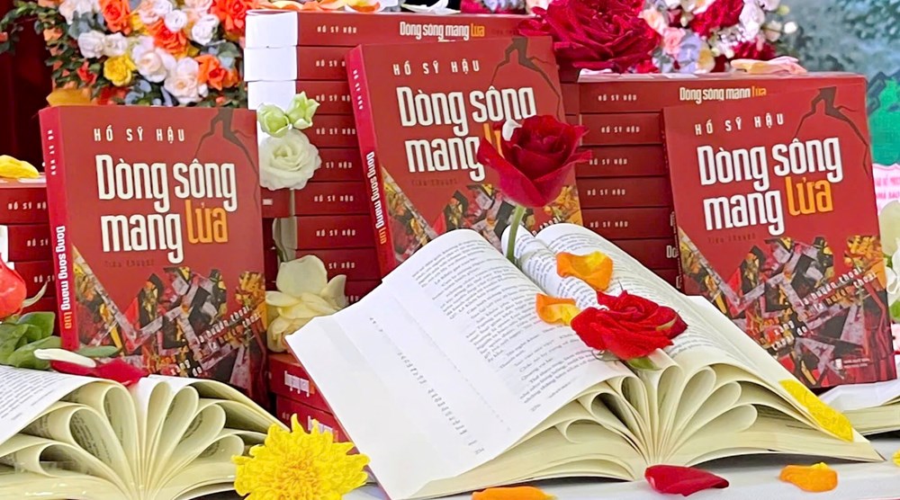 Cảm hứng lãng mạn cách mạng trong tiểu thuyết “Dòng sông mang lửa” của Thiếu tướng, nhà văn Hồ Sỹ Hậu  - 2