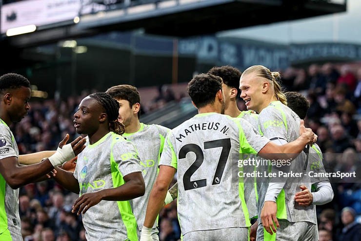 Nóng bảng xếp hạng Ngoại hạng Anh: Man City chiếm ngôi đầu, suất xuống hạng thứ 2 có chủ - 1