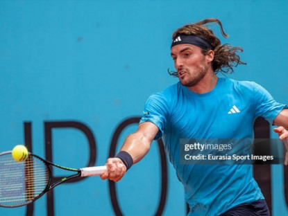 Thể thao - Tennis đỉnh cao Madrid Open: Tsitsipas ngược dòng vất vả, Sabalenka thắng dễ