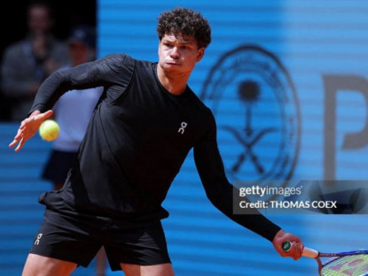 Thể thao - Tennis đỉnh cao Madrid Open: Shelton thua sốc, Rybakina ngược dòng vất vả