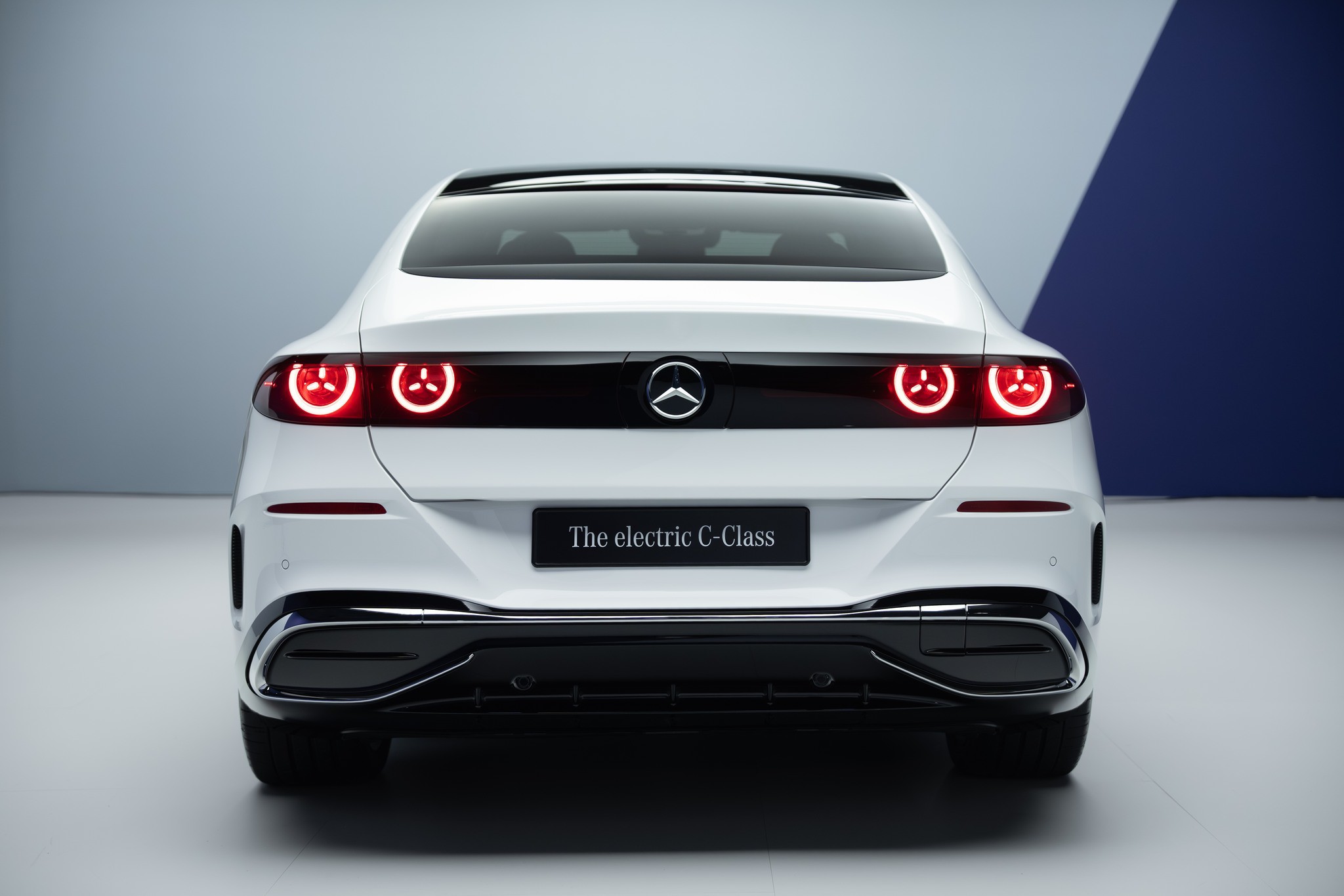 Mercedes-Benz gây chấn động với C-Class thuần điện đầu tiên - 4