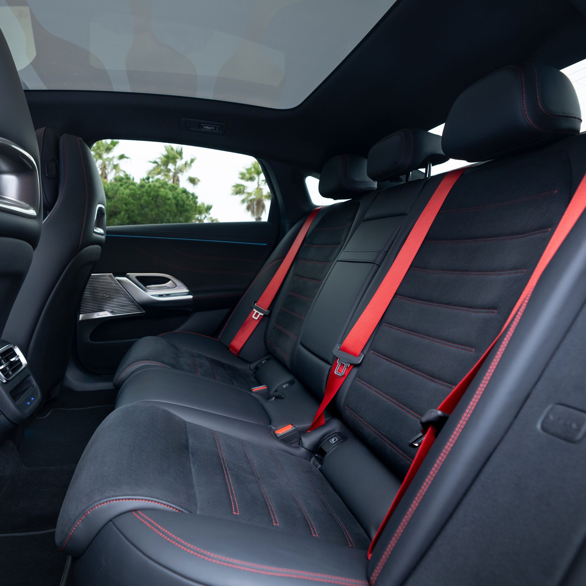 Mercedes-Benz gây chấn động với C-Class thuần điện đầu tiên - 8