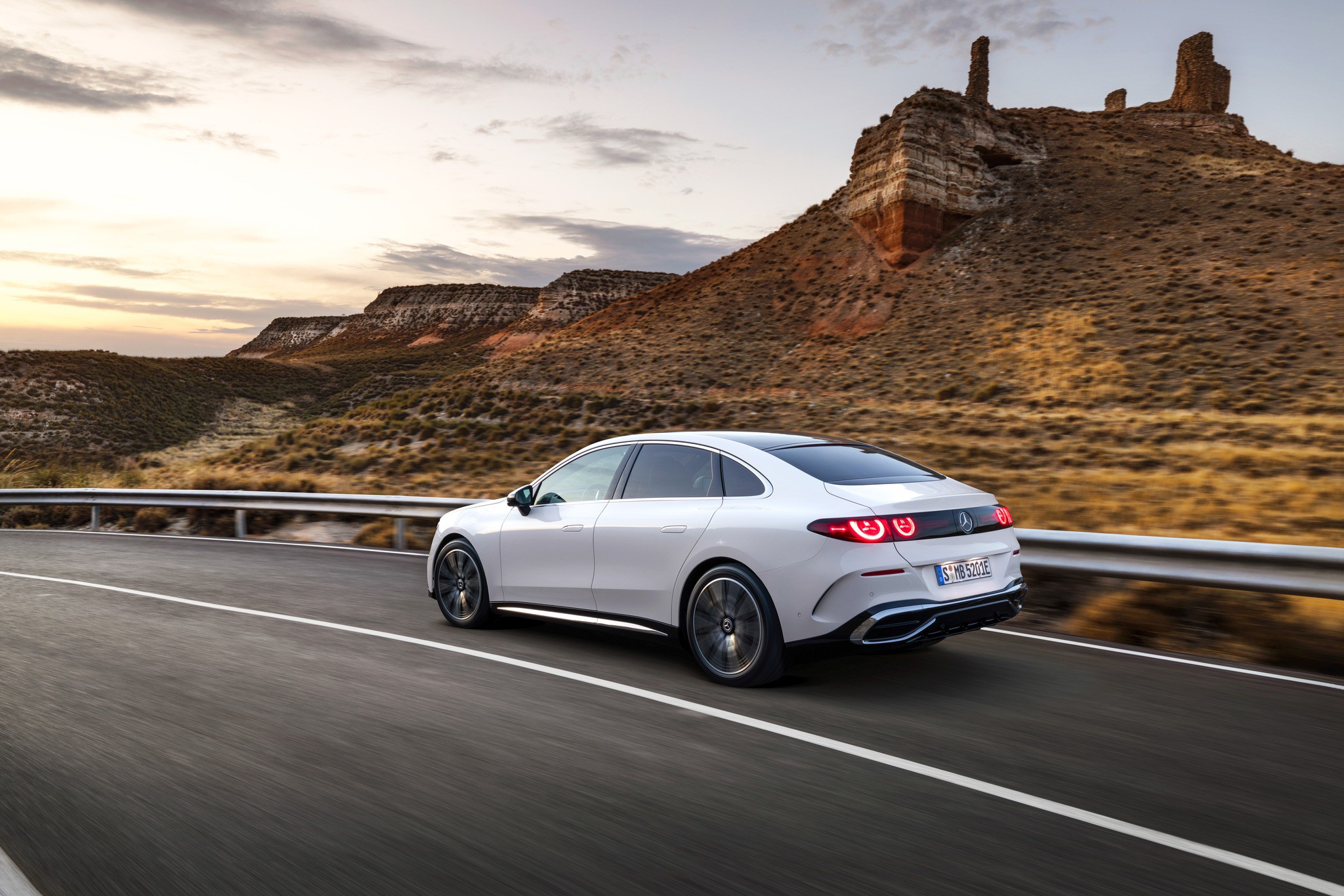 Mercedes-Benz gây chấn động với C-Class thuần điện đầu tiên - 6