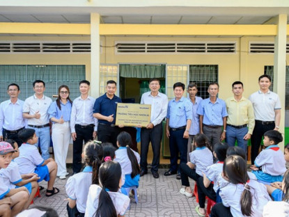 Thông tin doanh nghiệp - Maxilite - Rulô Vàng: Khi người thợ sơn trở thành đại sứ lan tỏa sắc màu cộng đồng