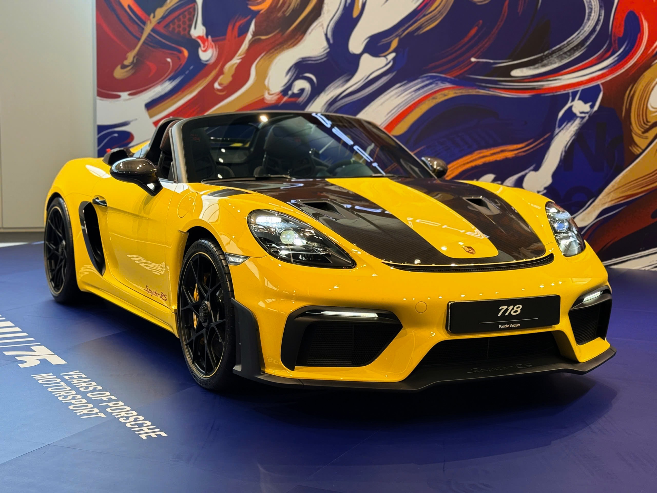 Porsche 718 Spyder RS thứ 3 tại Việt Nam với sắc vàng nổi bật - 1