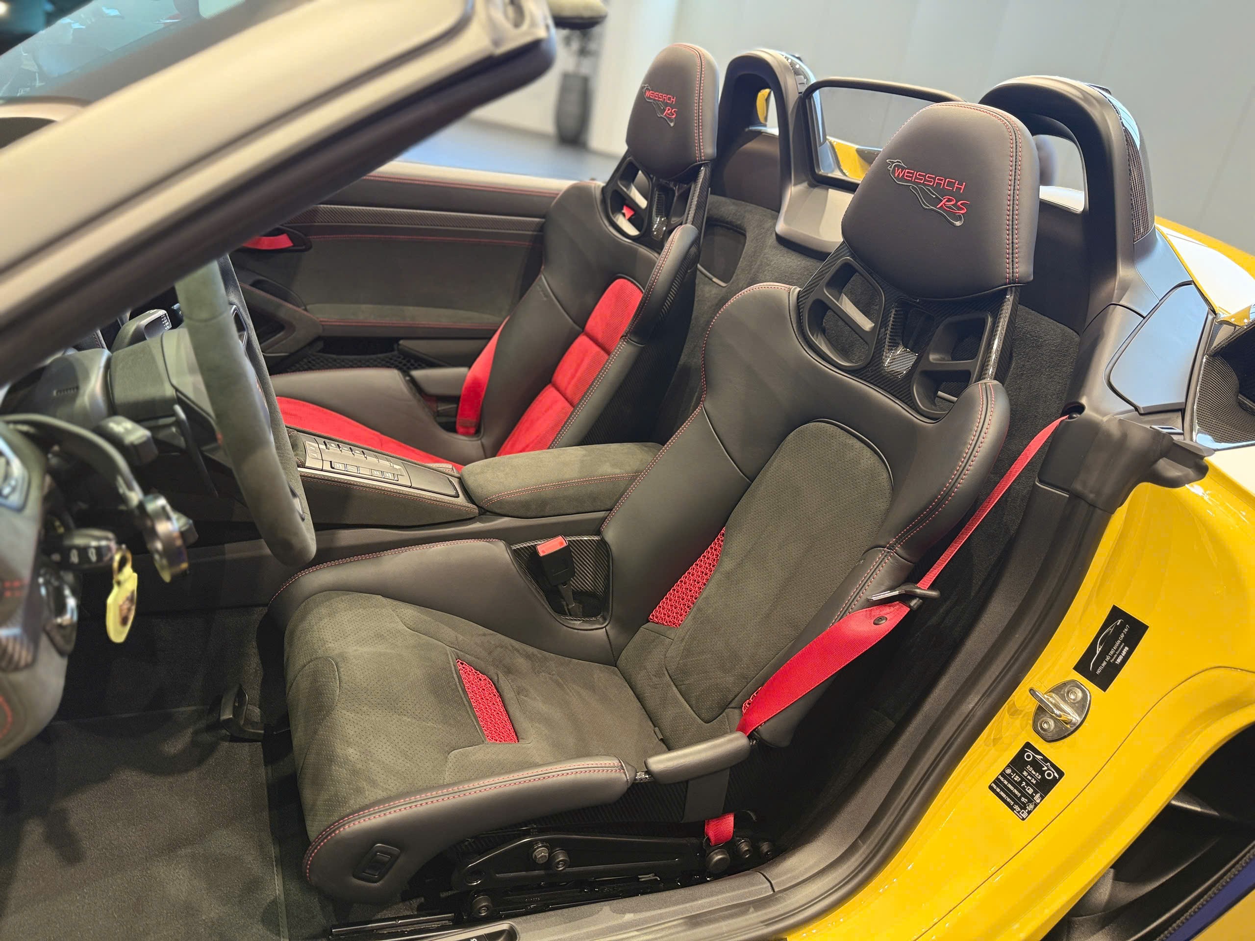 Porsche 718 Spyder RS thứ 3 tại Việt Nam với sắc vàng nổi bật - 5