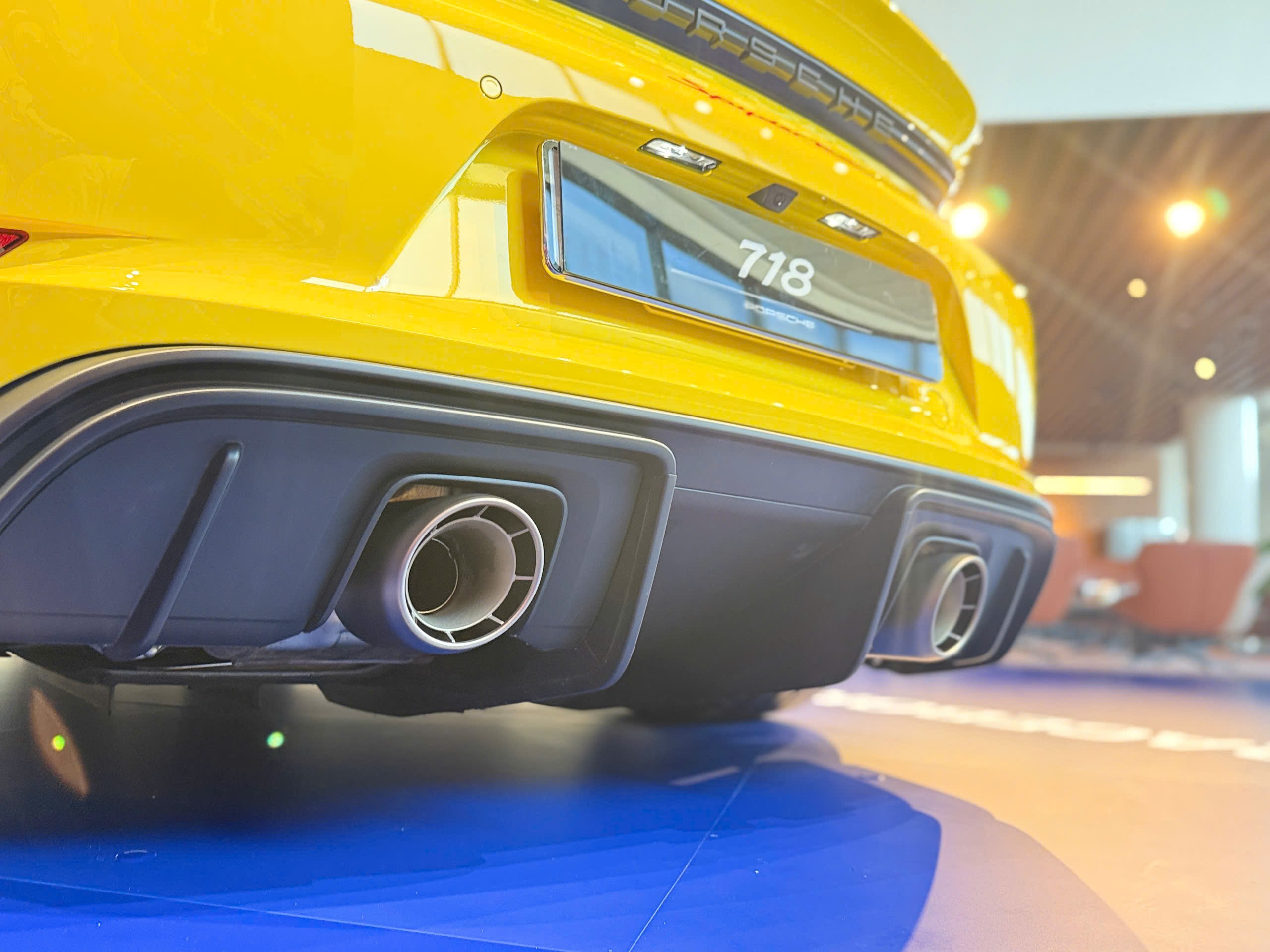 Porsche 718 Spyder RS thứ 3 tại Việt Nam với sắc vàng nổi bật - 4