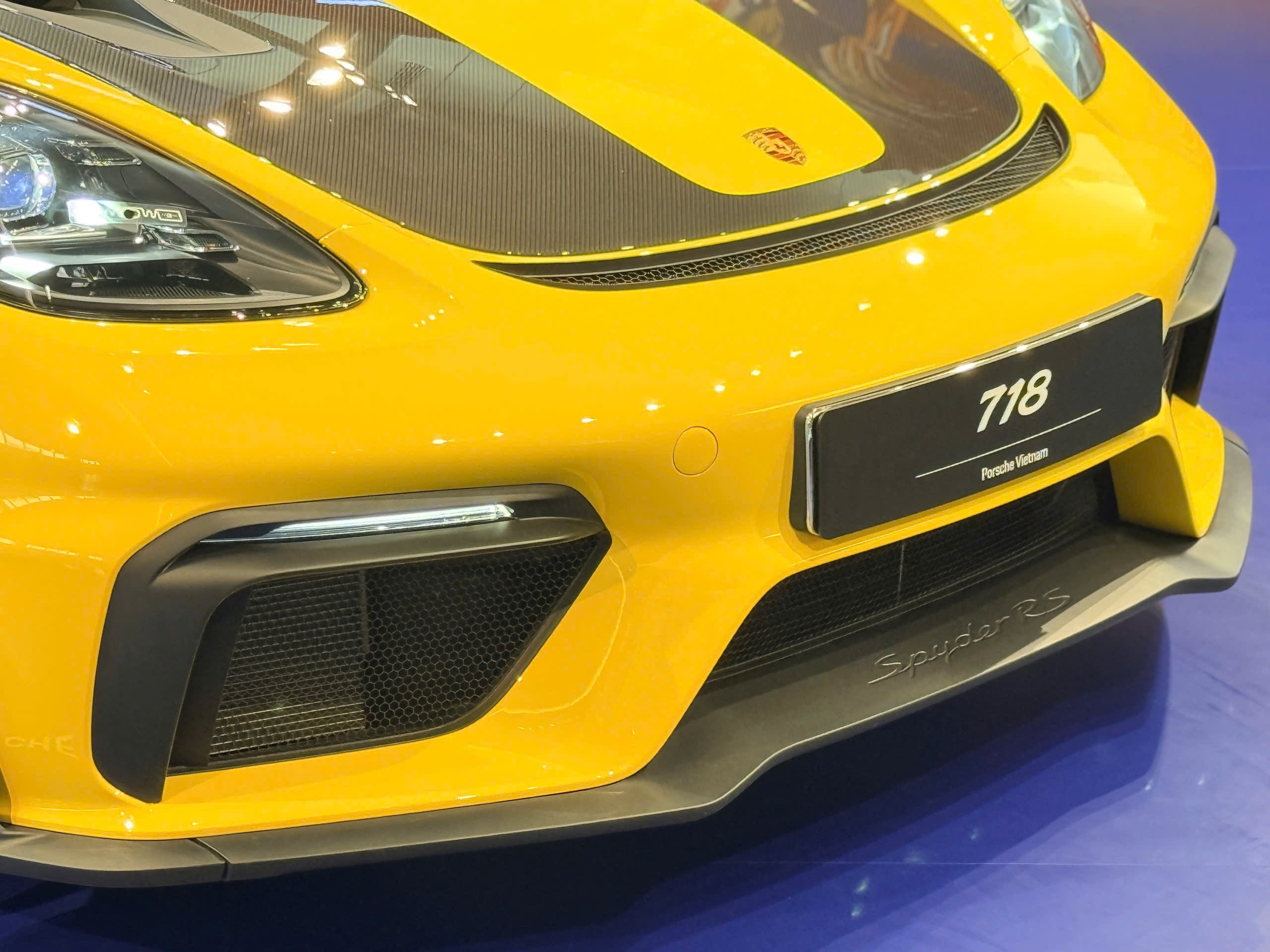 Porsche 718 Spyder RS thứ 3 tại Việt Nam với sắc vàng nổi bật - 3