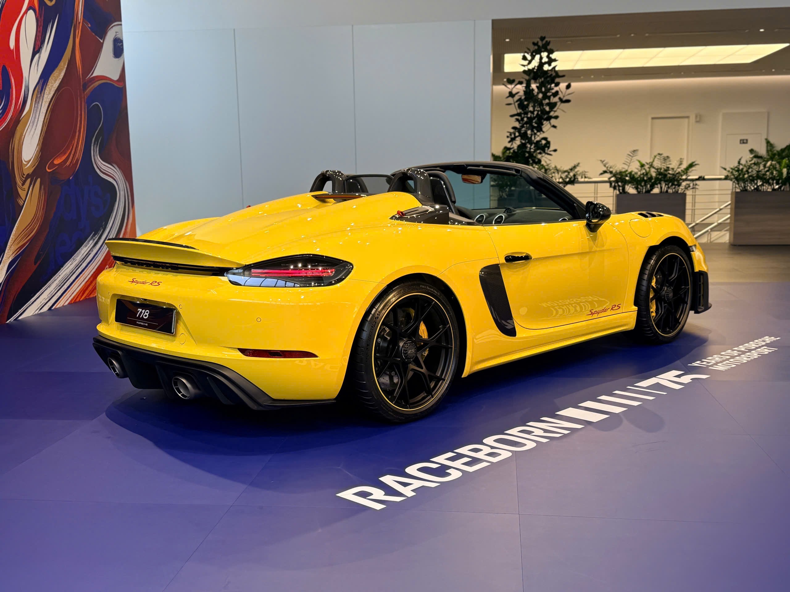 Porsche 718 Spyder RS thứ 3 tại Việt Nam với sắc vàng nổi bật - 2