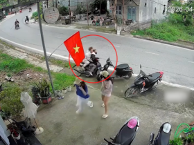 Clip: Hú hồn hai cô gái bỏ chạy khi 