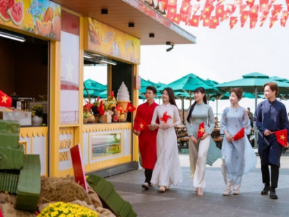 Thông tin doanh nghiệp - Giới trẻ hào hứng check-in cờ hoa và đi chợ lá trên núi Bà Đen trong kỳ nghỉ lễ Giỗ Tổ