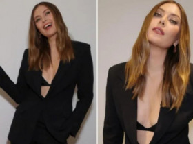 Sharapova mặc áo xẻ sâu lấp ló 